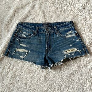 Abercrombie & Fitch Women's low rise Short jeans size 6 /28